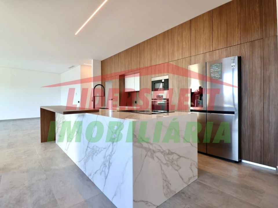 Apartamento T3 para Venda em Lourinhã e Atalaia Foto 1