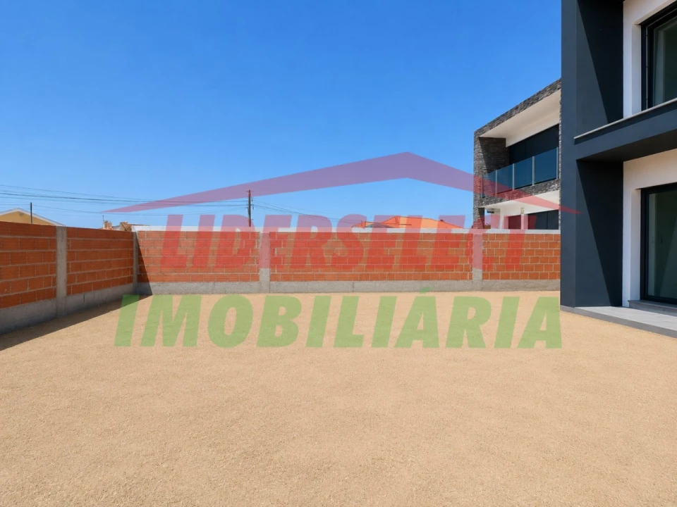 Moradia T4 para Venda em Silveira Foto 2