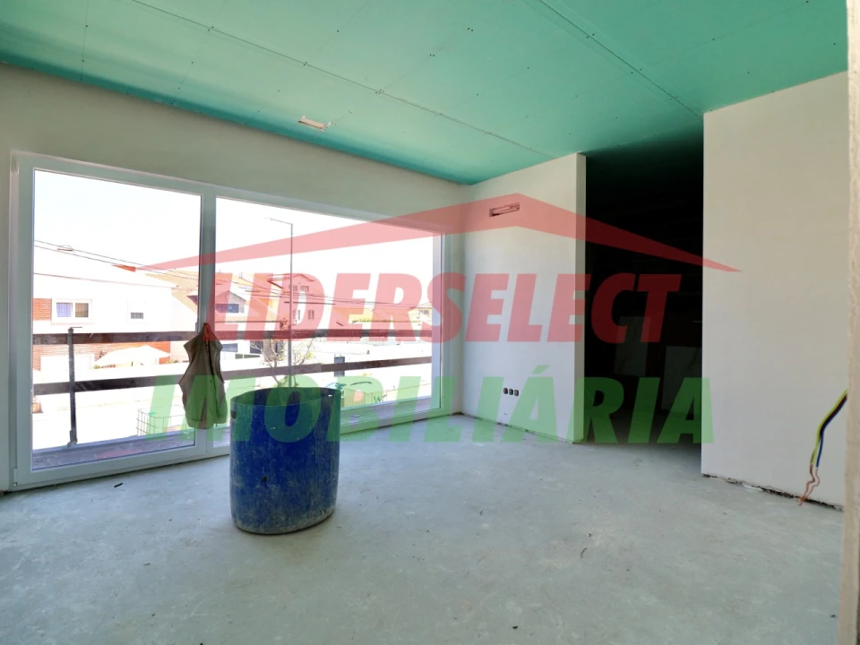 Moradia T4 para Venda em Silveira Foto 13