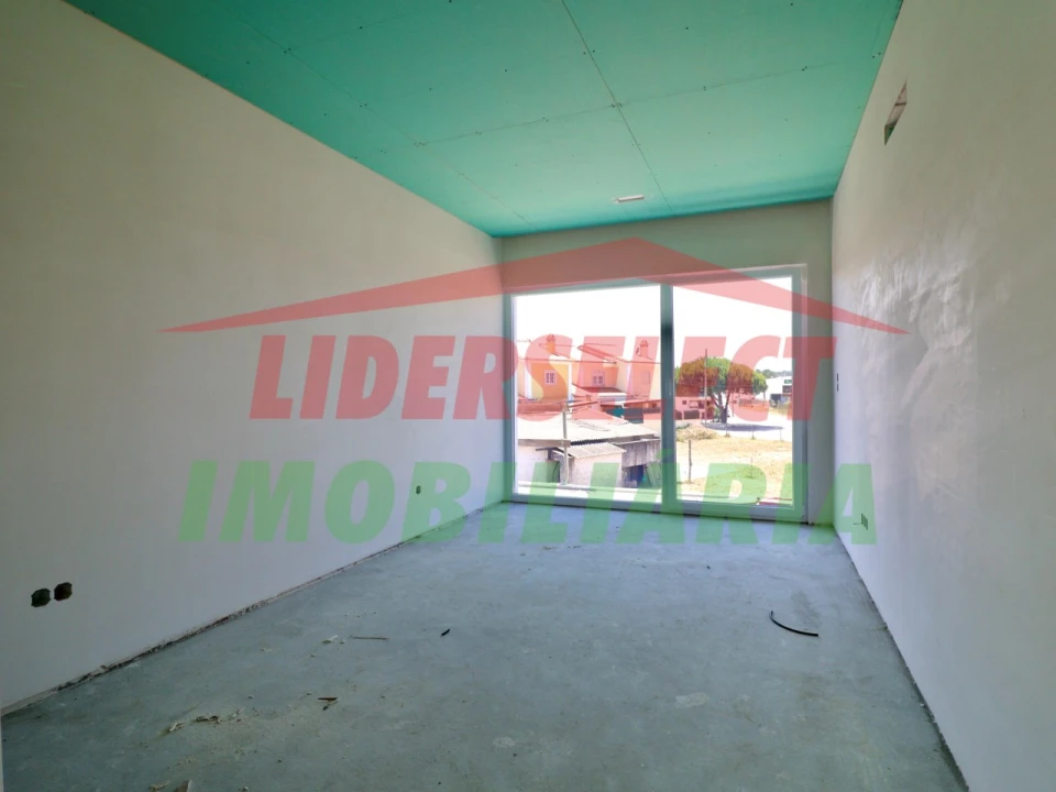 Moradia T4 para Venda em Silveira Foto 21