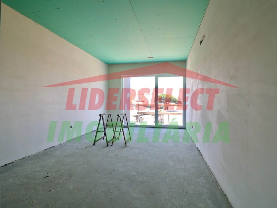 Moradia T4 para Venda em Silveira Foto 24