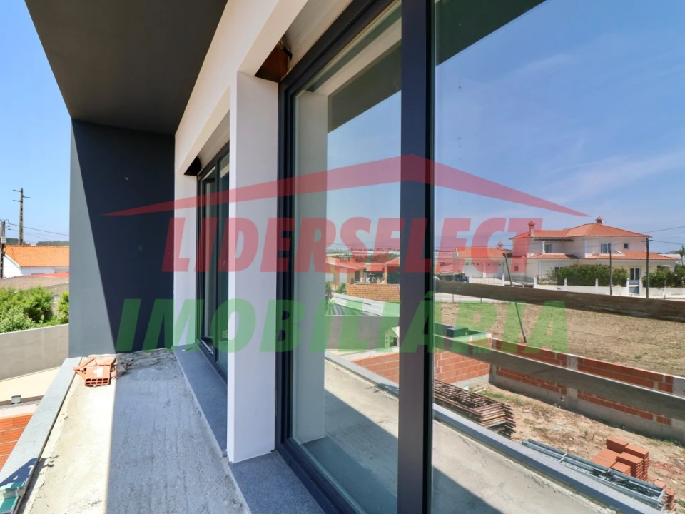 Moradia T4 para Venda em Silveira Foto 30