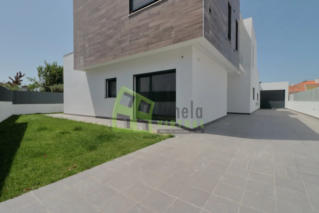 Moradia T5 para Venda em Azeitão (São Lourenço e São Simão) Foto 42