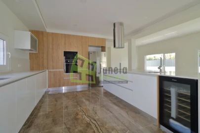Moradia T5 para Venda em Azeitão (São Lourenço e São Simão)