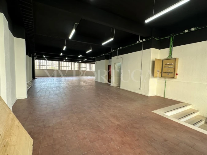Prédio para Venda em Sacavém e Prior Velho Foto 11
