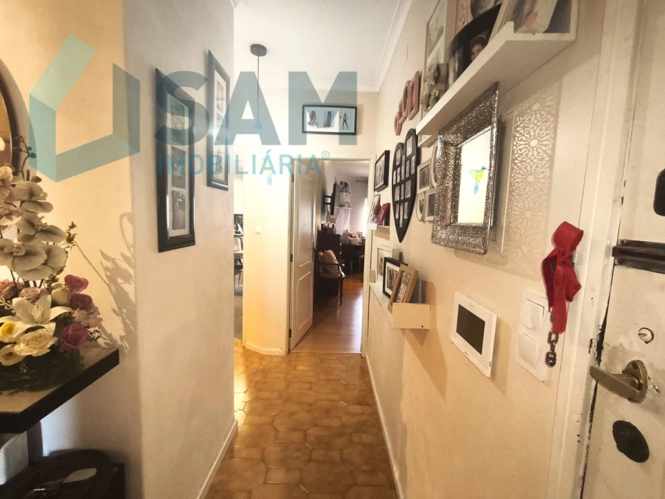 Apartamento T4 para Venda em Oliveira do Douro Foto 2
