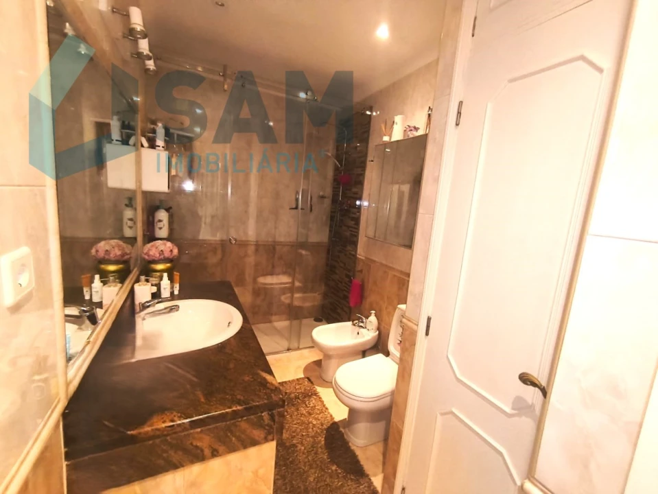 Apartamento T4 para Venda em Oliveira do Douro Foto 18