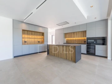 Moradia T4 para Venda em Quarteira