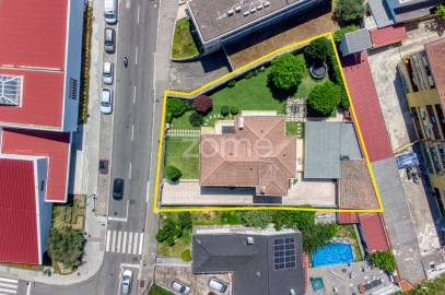 Moradia T6 para Venda em Oliveira do Douro