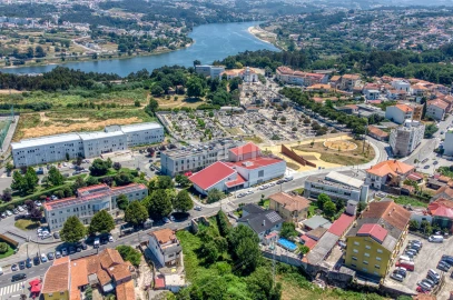 Moradia T6 para Venda em Oliveira do Douro