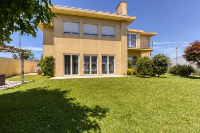 Moradia T6 para Venda em Oliveira do Douro