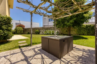 Moradia T6 para Venda em Oliveira do Douro