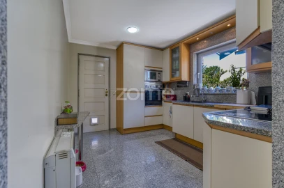 Moradia T6 para Venda em Oliveira do Douro