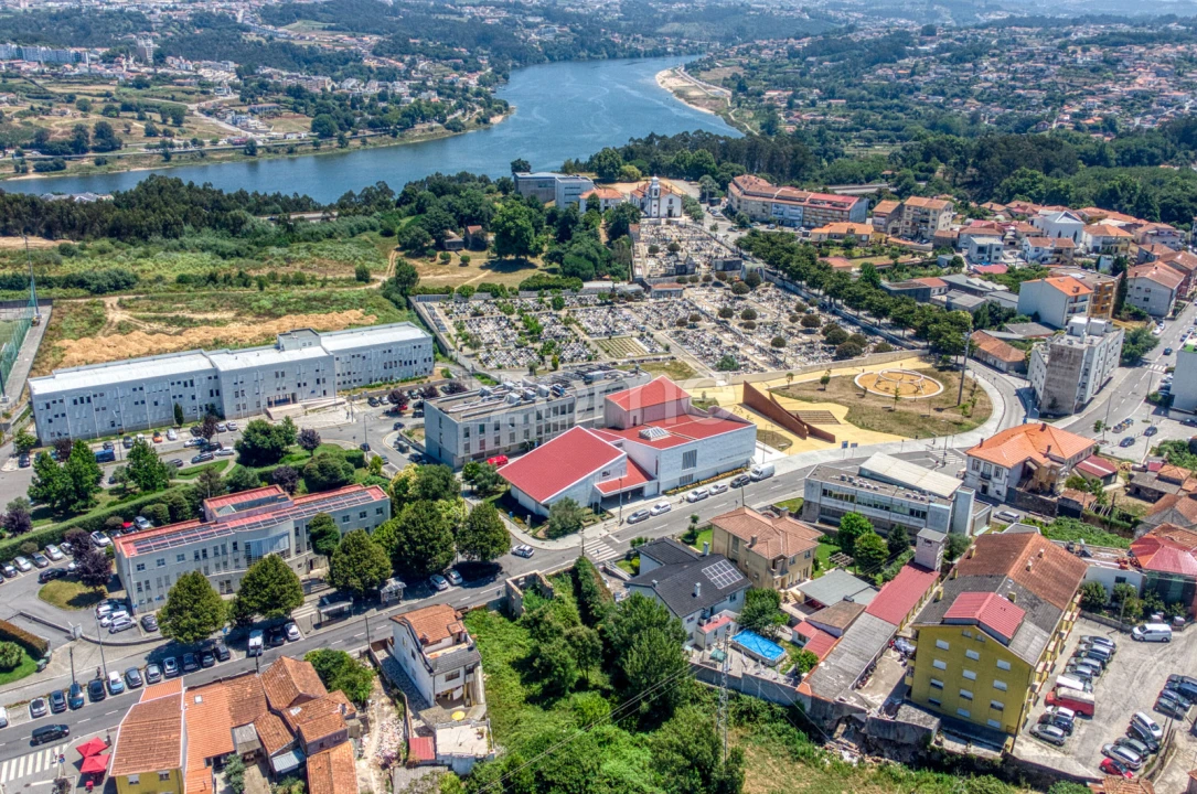 Moradia T6 para Venda em Oliveira do Douro Foto 42