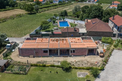 Moradia T3 para Venda em Cornes