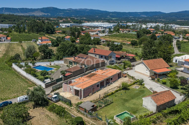 Moradia T3 para Venda em Cornes Foto 19