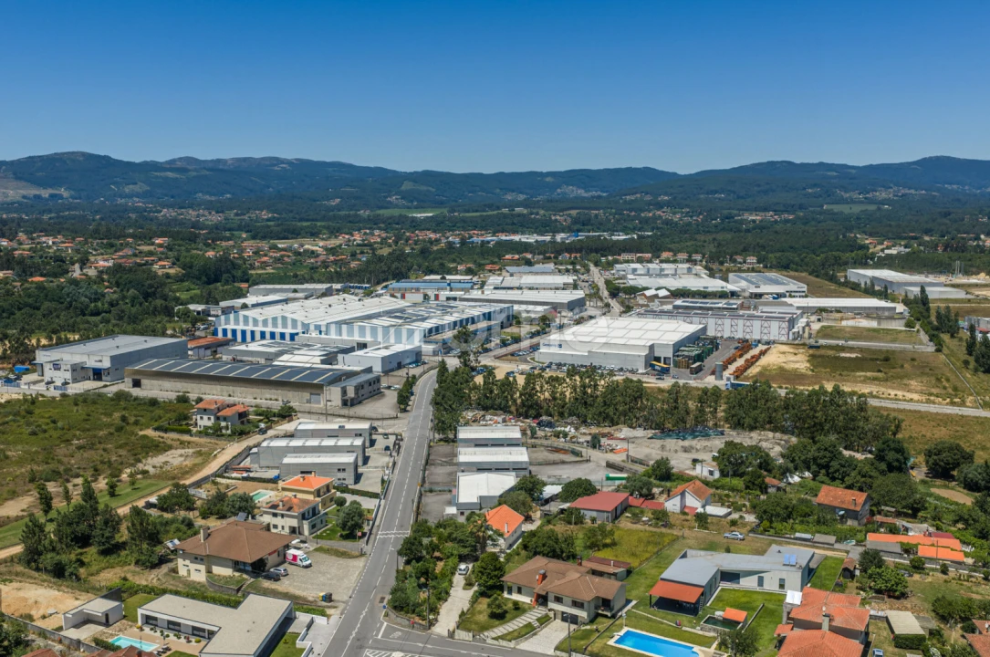 Moradia T3 para Venda em Cornes Foto 30