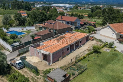 Moradia T3 para Venda em Cornes