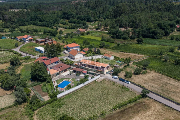 Moradia T3 para Venda em Cornes Foto 26