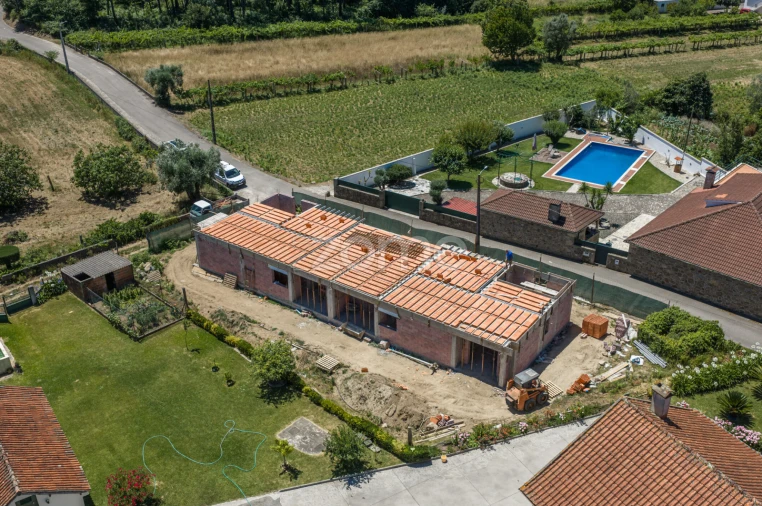 Moradia T3 para Venda em Cornes Foto 20