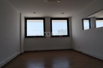 Escritório para Arrendamento em Massamá e Monte Abraão