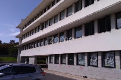 Escritório para Arrendamento em Massamá e Monte Abraão