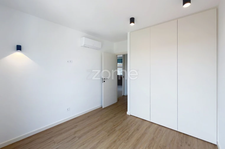 Apartamento T2 para Venda em Santo Antonio dos Olivais Foto 29