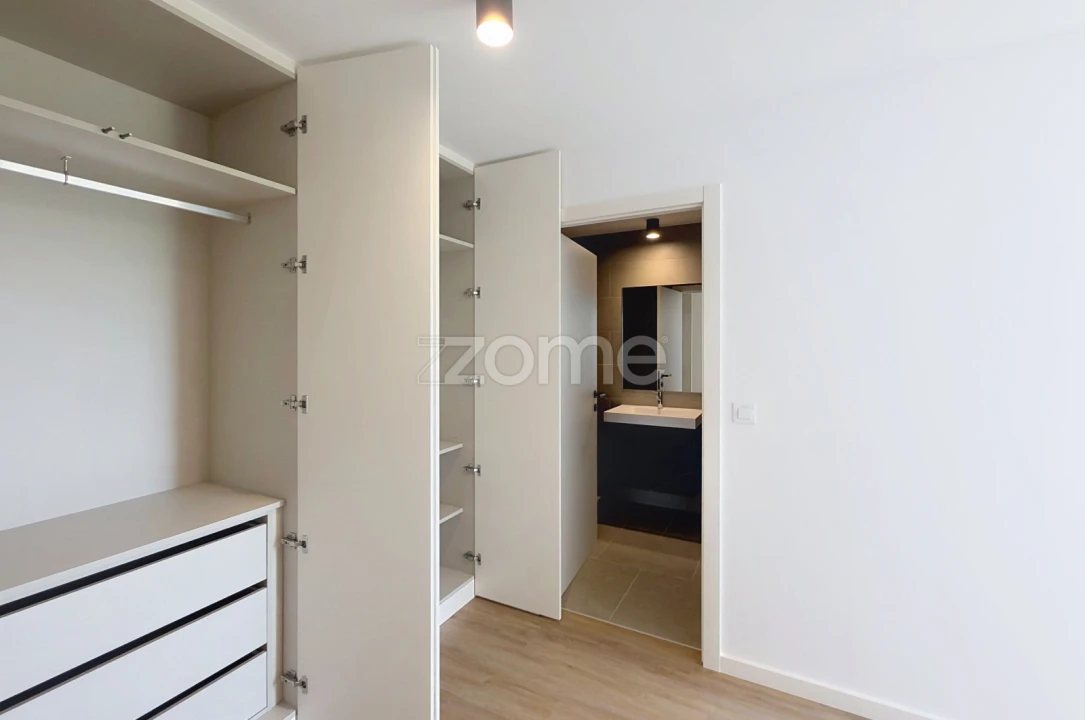 Apartamento T2 para Venda em Santo Antonio dos Olivais Foto 24