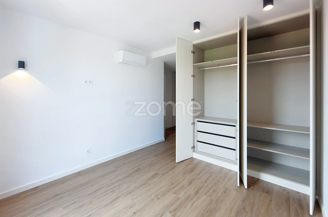 Apartamento T2 para Venda em Santo Antonio dos Olivais Foto 30