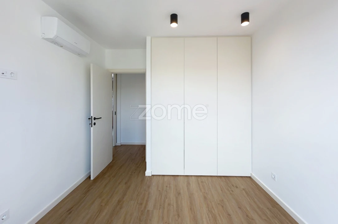 Apartamento T2 para Venda em Santo Antonio dos Olivais Foto 20