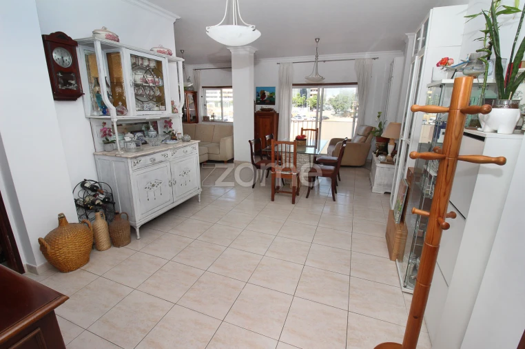 Apartamento T3 para Venda em Portimão Foto 3