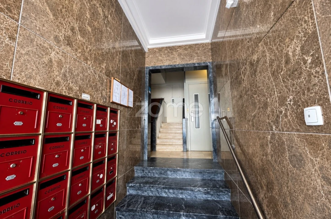 Apartamento T1 para Arrendamento em Campo de Ourique Foto 9