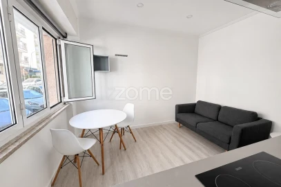 Apartamento T1 para Arrendamento em Campo de Ourique