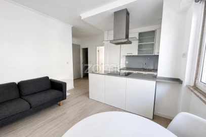 Apartamento T1 para Arrendamento em Campo de Ourique