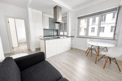 Apartamento T1 para Arrendamento em Campo de Ourique