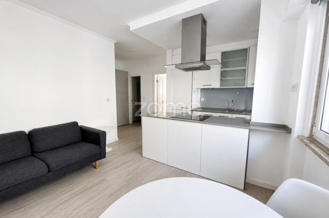 Apartamento T1 para Arrendamento em Campo de Ourique Foto 3