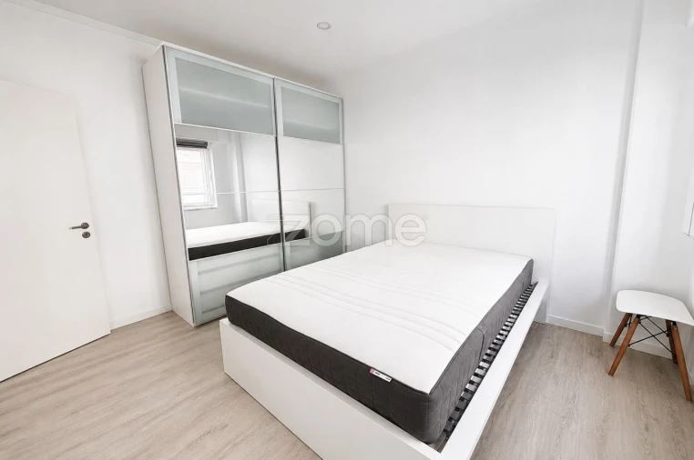 Apartamento T1 para Arrendamento em Campo de Ourique Foto 7