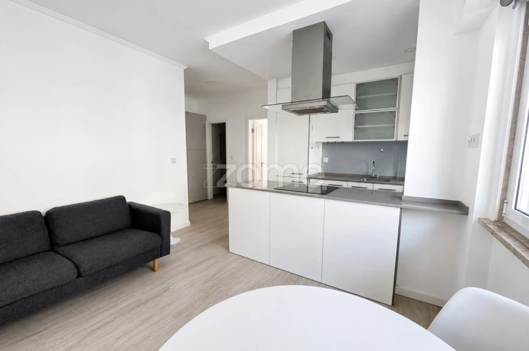 Apartamento T1 para Arrendamento em Campo de Ourique Foto 3