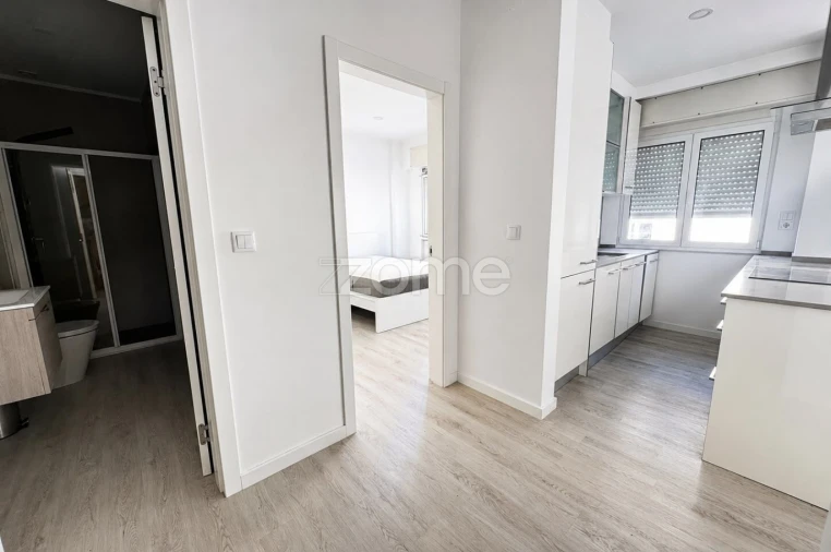 Apartamento T1 para Arrendamento em Campo de Ourique Foto 5