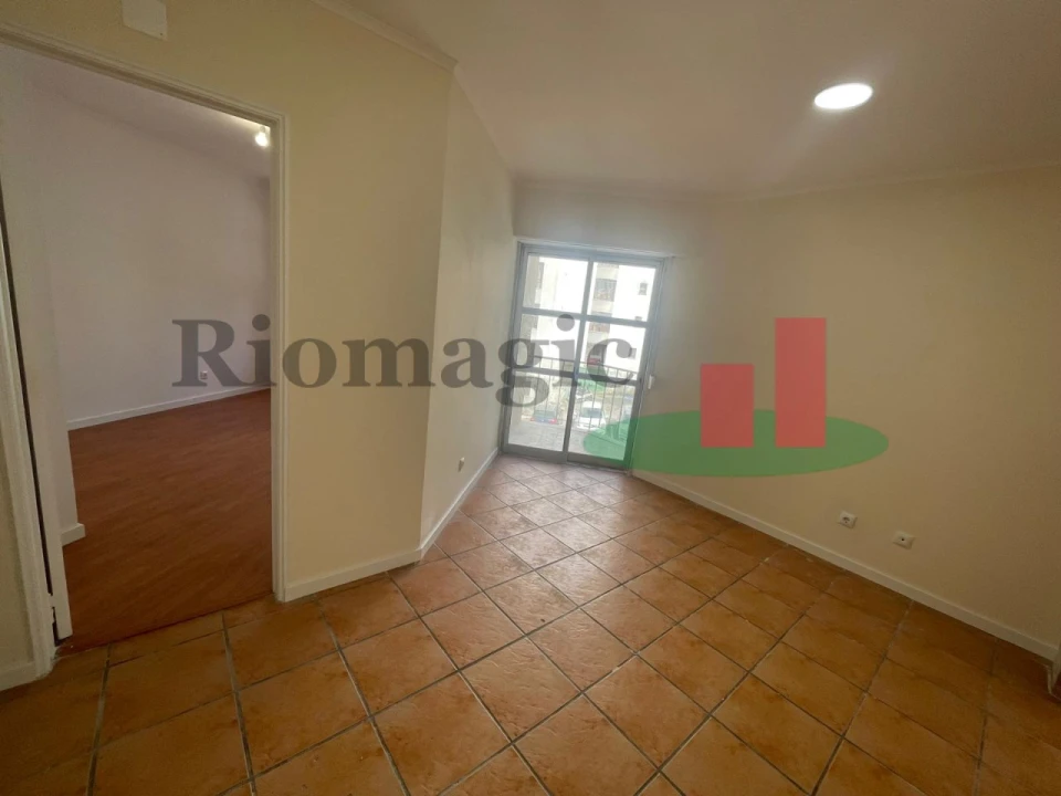 Apartamento T2 para Venda em Algueirão-Mem Martins Foto 7
