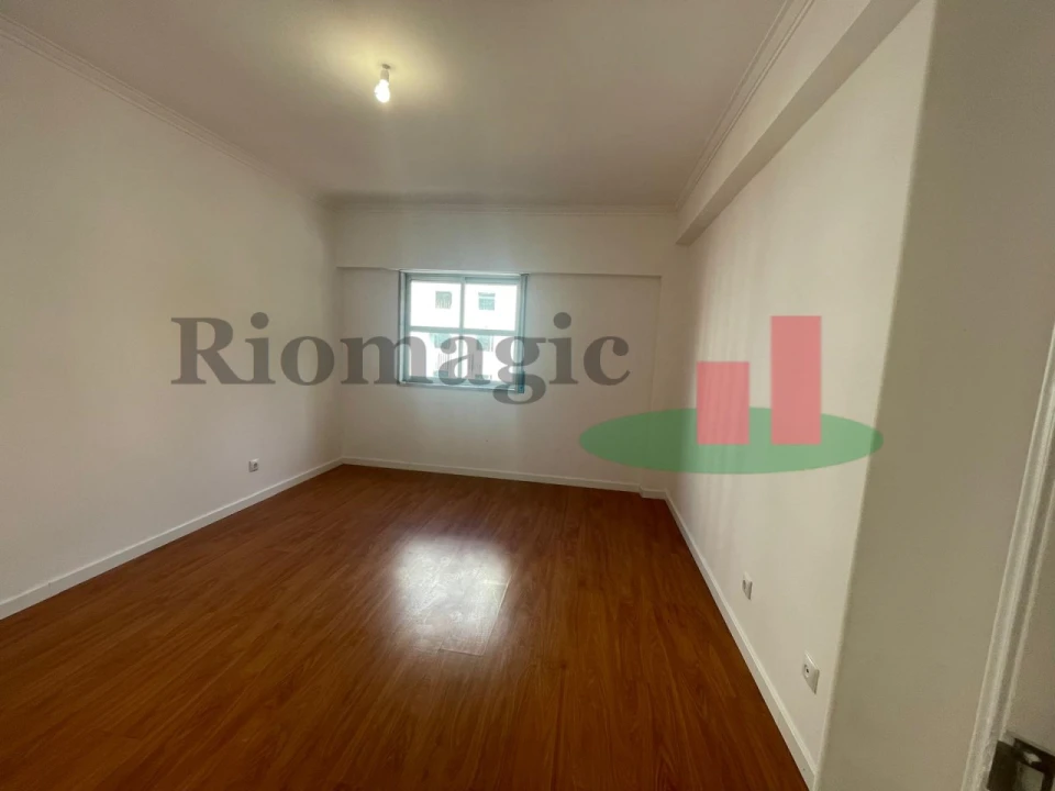 Apartamento T2 para Venda em Algueirão-Mem Martins Foto 9