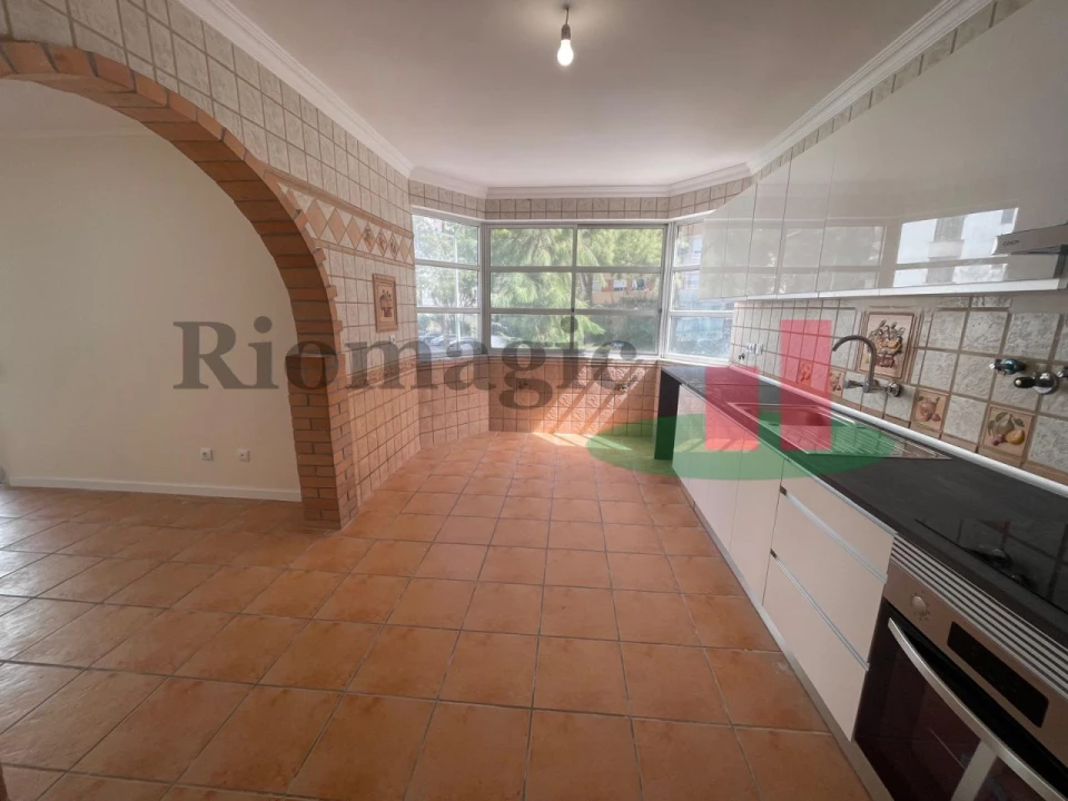 Apartamento T2 para Venda em Algueirão-Mem Martins Foto 3