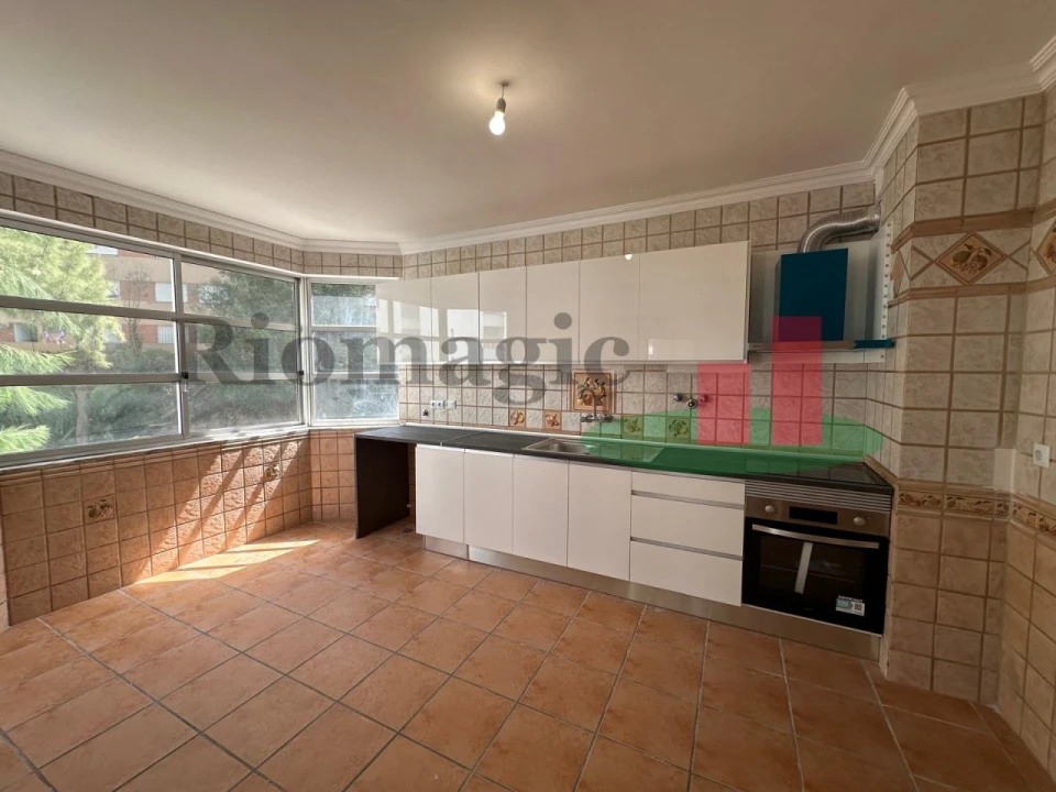 Apartamento T2 para Venda em Algueirão-Mem Martins Foto 4