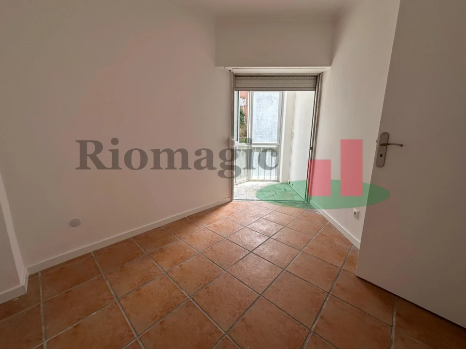 Apartamento T2 para Venda em Algueirão-Mem Martins Foto 13