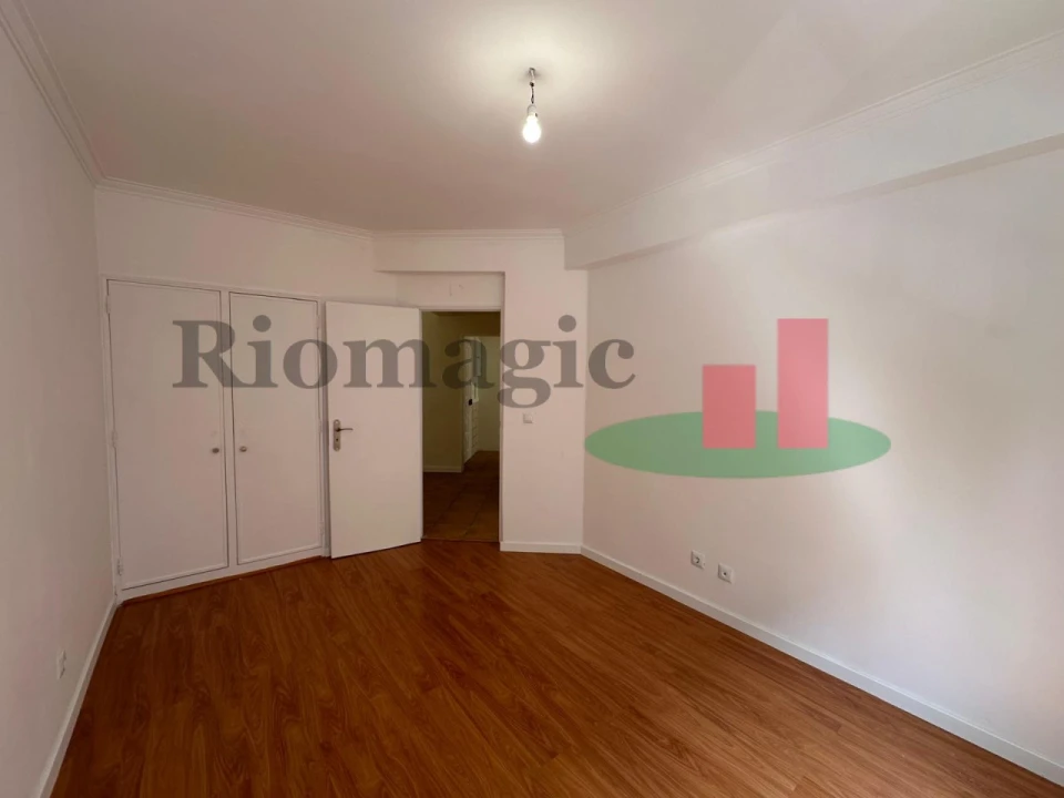 Apartamento T2 para Venda em Algueirão-Mem Martins Foto 15
