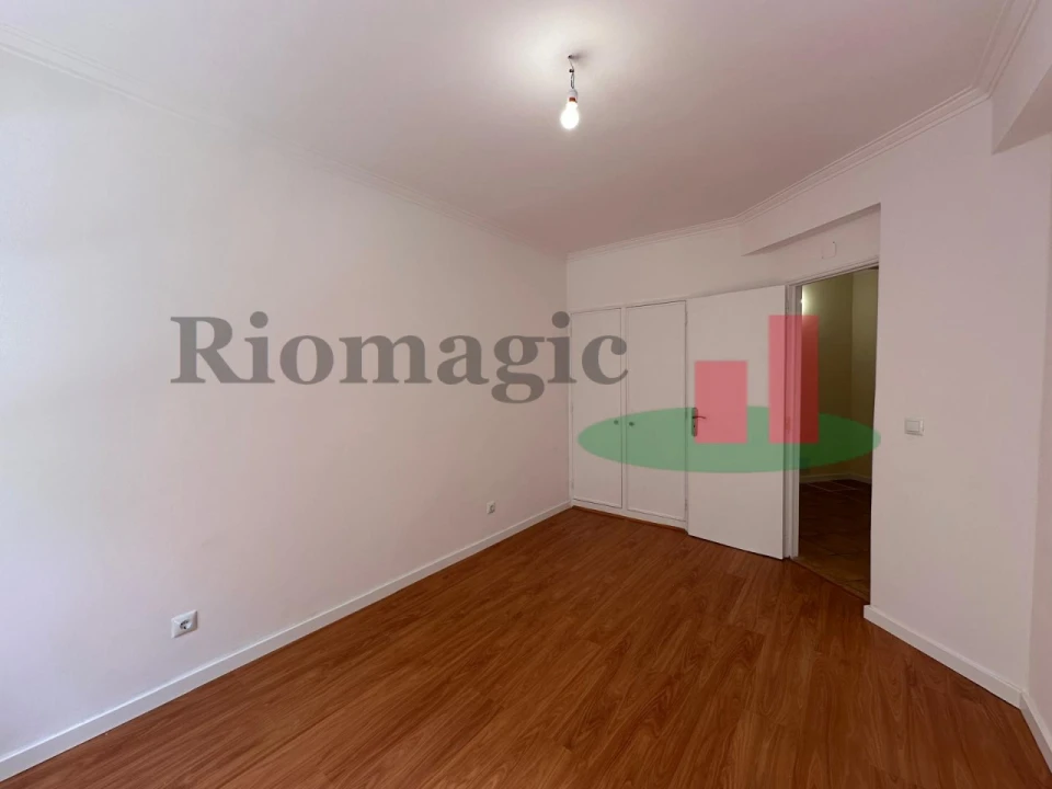 Apartamento T2 para Venda em Algueirão-Mem Martins Foto 16