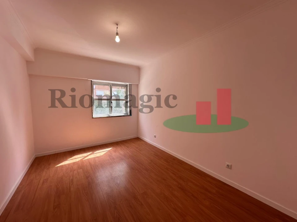 Apartamento T2 para Venda em Algueirão-Mem Martins Foto 17