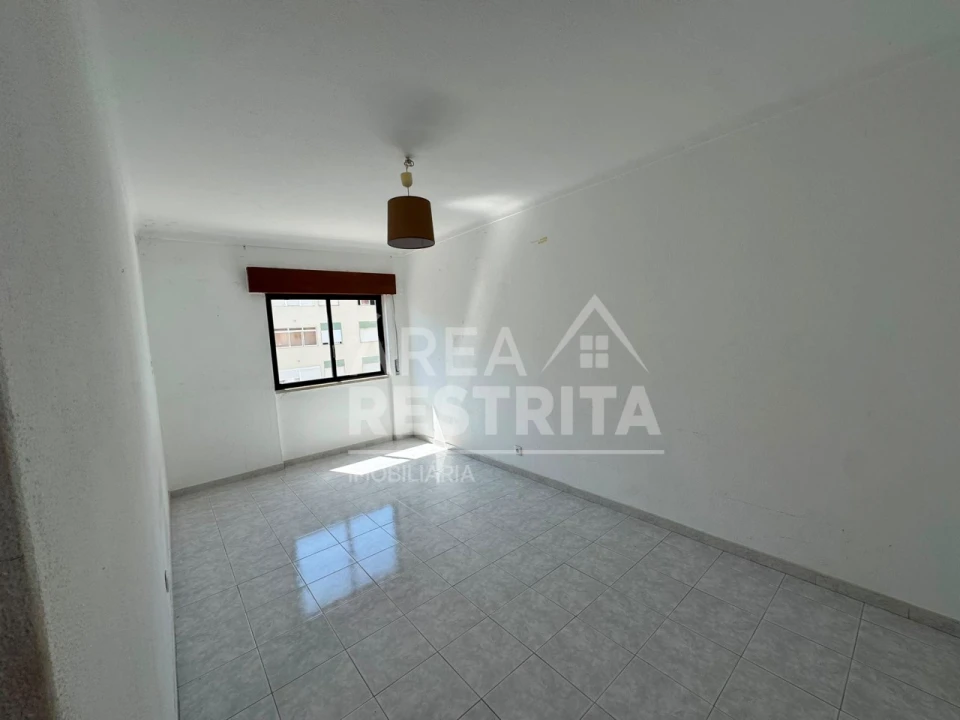 Apartamento T2 para Venda em Amora Foto 4
