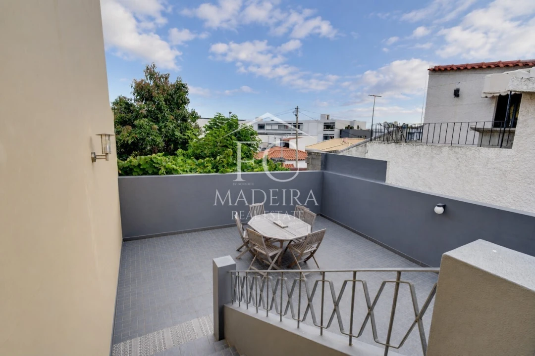 Moradia T3 para Venda em Santo Antonio Foto 3