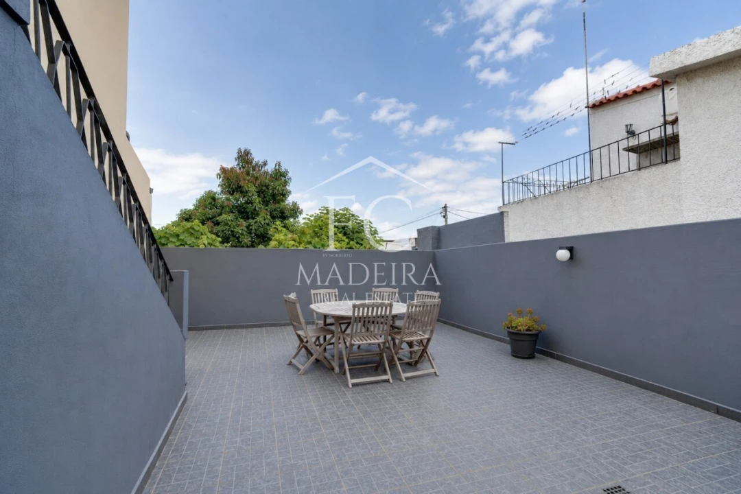 Moradia T3 para Venda em Santo Antonio Foto 1